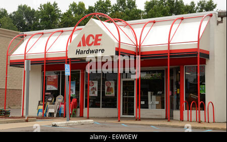 ANN Arbor, MI - 24 agosto: Ace Hardware est Ann Arbor store è mostrato il 24 agosto 2014. Foto Stock