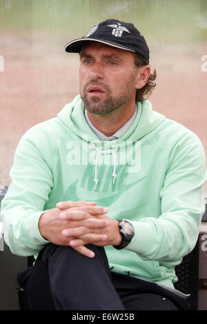 Budapest, Ungheria. 31 Agosto, 2014. Head Coach della FTC, Thomas Doll durante la MTK vs. Ferencvaros Banca OTP League Football Match in Bozsik Stadium il 31 agosto 2014 a Budapest, Ungheria. Credito: Laszlo Szirtesi/Alamy Live News Foto Stock