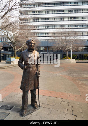 Statua del capitano John Fane Charles Hamilton fuori Hamilton City Council uffici, Giardino Luogo, Hamilton Nuova Zelanda Foto Stock