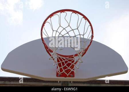 Basketball hoop dal di sotto Foto Stock