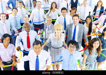 Multiehnic gruppo di persone soggiorno d'affari nel concetto di connessione Foto Stock
