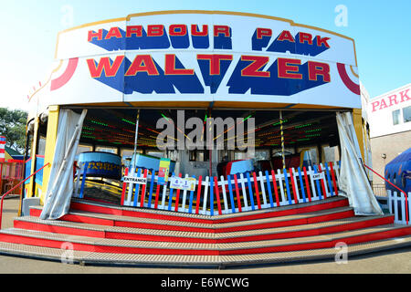 Waltzer luna park ride, Porto parco divertimenti, Littlehampton West Sussex, in Inghilterra, Regno Unito Foto Stock