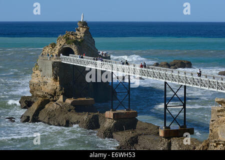 Francia, Golfo di Biscaglia, Paesi Baschi, resort di Biarritz, la Vergine Rock e gateway Foto Stock