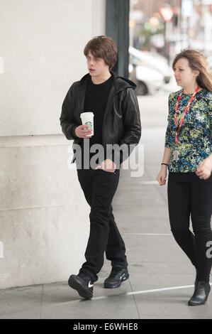 Gli ospiti arrivano per il Andrew Marr Show tenutosi presso il Centro Televisivo della BBC. Dotato di: Jake Bugg dove: Londra, Regno Unito quando: 09 Feb 2014 Foto Stock