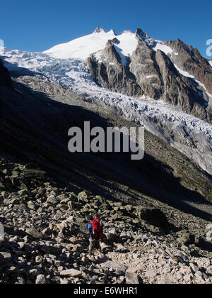 Il Glacier du Trient e Aiguille du Tour dalla Fenetre d'Arpette, confine Svizzera-Francia Foto Stock