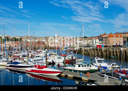Il porto e marina, Scarborough, North Yorkshire, Inghilterra, Regno Unito Foto Stock