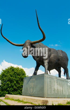 Tarvas, il toro di bronzo statua, Vallimägi, la collina del castello di Rakvere, Estonia, paesi baltici, Europa Foto Stock