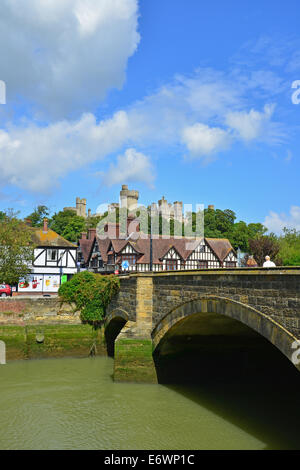 Castello di Arundel e ponte, Arundel, West Sussex, in Inghilterra, Regno Unito Foto Stock