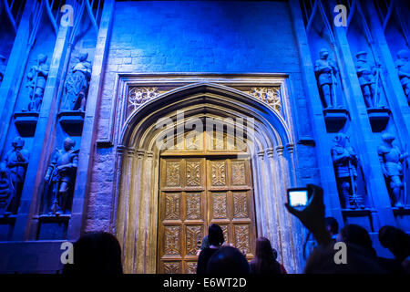 Warner Bros Studio Tour London - The Making of Harry Potter conserva ed espone la mitica puntelli. Foto Stock