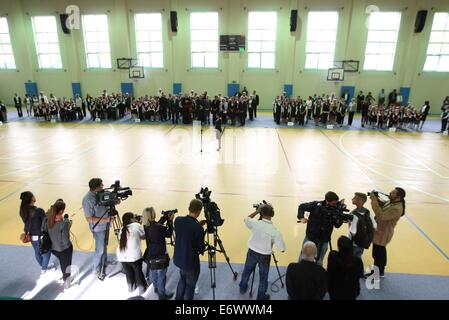 Gdynia, Polonia 1st, settembre 2014 First Lady Anna Komorowska prende parte al nuovo anno scolastico inaugurazione della Scuola Primaria n. 6 a Gdynia. Credito: Michal Fludra/Alamy Live News Foto Stock