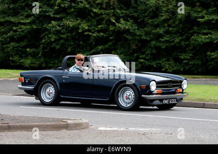 Trionfo TR6 auto su Fosse Way road, Warwickshire, Regno Unito Foto Stock