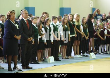 Gdynia, Polonia 1st, settembre 2014 First Lady Anna Komorowska prende parte al nuovo anno scolastico inaugurazione della Scuola Primaria n. 6 a Gdynia. Credito: Michal Fludra/Alamy Live News Foto Stock