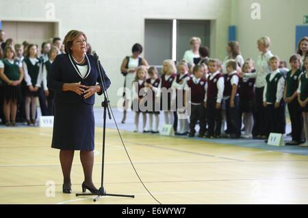 Gdynia, Polonia 1st, settembre 2014 First Lady Anna Komorowska prende parte al nuovo anno scolastico inaugurazione della Scuola Primaria n. 6 a Gdynia. Credito: Michal Fludra/Alamy Live News Foto Stock