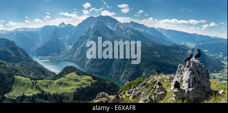 Vista del lago di Königssee e Monte Watzmann dal Monte Jenner, Parco Nazionale di Berchtesgaden, Berchtesgadener Land district Foto Stock