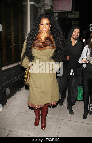 Kelis lascia il kings Head Pub di Hackney dove lei ha ospitato una festa per celebrare il rilascio del suo nuovo album "alimentare" con: Kelis Rogers dove: Londra, Regno Unito quando: 25 Feb 2014 Foto Stock