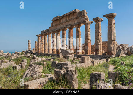 Il Tempio C è il più antico e il più grande tempio dell'acropoli di Selinunte, Sicilia, Italia, Europa Foto Stock