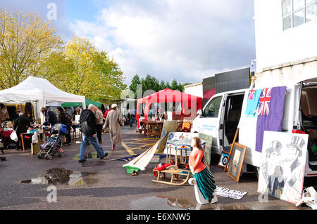 Sunbury mercatino di Antiquariato, Kempton Park Racecourse, Sunbury-on-Thames, Surrey, England, Regno Unito Foto Stock