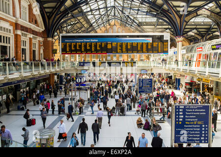 Rail station concourse, London, Regno Unito Foto Stock