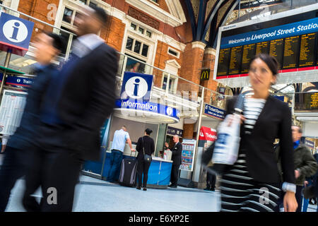 Liverpool Street rail station concourse, London, Regno Unito Foto Stock