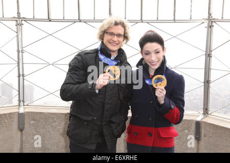 Olimpiadi invernali medaglia d'oro ballerini ghiaccio Meryl Davis e Charlie White all'Empire State Building con: Charlie White,Meryl Davis dove: la città di New York, New York, Stati Uniti quando: 27 Feb 2014 Foto Stock