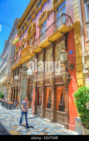 HDR di Cartagena casinò sulla Calle Mayor, una strada stretta nella città di Cartagena, nella regione di Murcia, sud orientale della Spagna Foto Stock