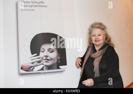 Hanna Schygulla presentando la sua autobiografia ' Wach auf und traeume ' Literaturhaus di Monaco di Baviera con: Hanna Schygulla dove: Monaco di Baviera, Germania Quando: 27 Feb 2014 Foto Stock