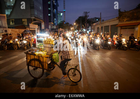 Mobile snack bar la sera, Ho-Chi-Minh City, Vietnam Foto Stock