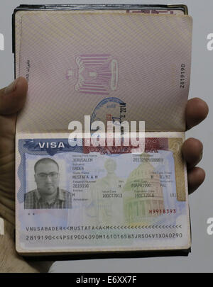 Betlemme, West Bank. 1 agosto, 2014. Un US visa su un palestinese passaporto rilasciato in Gerusalemme. © Mustafa Bader/ZUMA filo/Alamy Live News Foto Stock