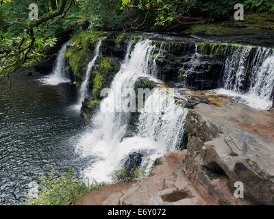 Sgwd y Pannwr cascata sul Afon Mellte, parte delle quattro cascate a piedi da Ystradfellte, Parco Nazionale di Brecon Beacons. Foto Stock