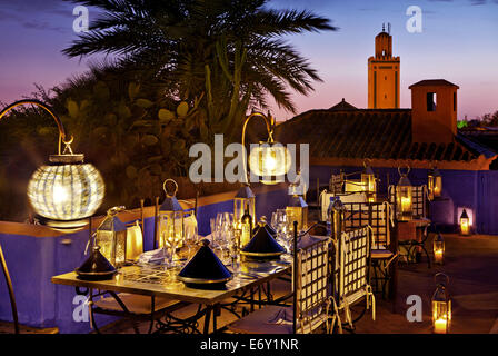 Pasti al fresco, tetto, Riad Farnatchi, Marrakech, Marocco Foto Stock