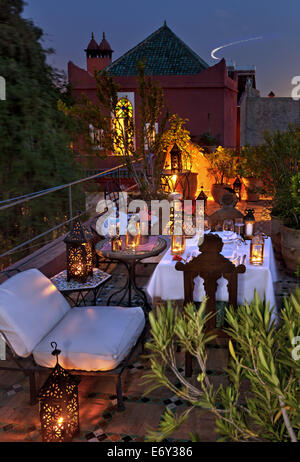 Sala da pranzo sul tetto, Riad Kaiss Marrakech, Marocco Foto Stock