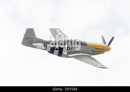 North American P-51D Mustang '413704 / B7-H' (G-BTCD) sebbene dipinte di marcature di '44-13704' denominata "feroce Frankie', Foto Stock