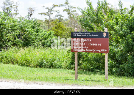 Big Cypress National Preserve Monroe stazione indietro paese Parcheggio Accesso Accedi nell'Everglades della Florida. Foto Stock