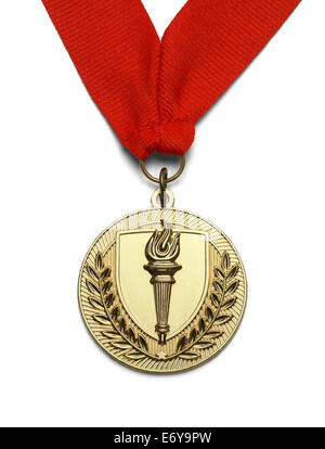 Medaglia d'oro con torcia e nastro rosso isolato su sfondo bianco. Foto Stock