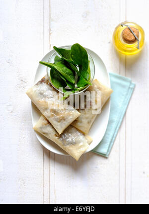 Salsicce di sangue e apple filo rotoli di pasta Foto Stock