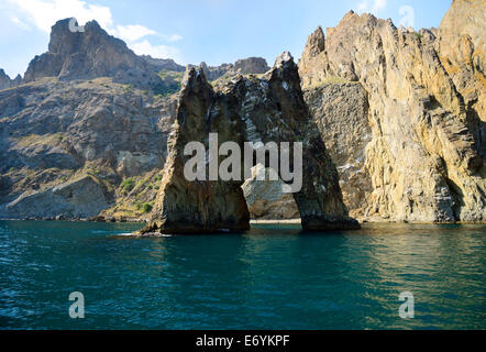 Vulcano estinto Kara-Dag, vista dal mare, Golden Gate Foto Stock