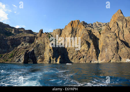 Vulcano estinto Kara-Dag, vista dal mare, Golden Gate Foto Stock