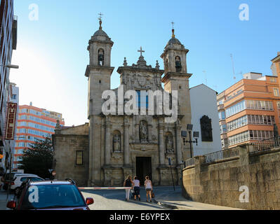La Iglesia de San Jorge o chiesa di Saint George è costruito in stile barocco e un famoso punto di riferimento di A Coruña, Galizia, Spagna. Foto Stock