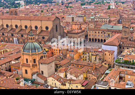 Paesaggio urbano vista da due torri, Bologna, Italia Foto Stock