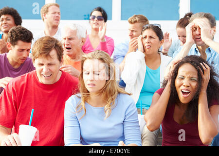 Deluso gli spettatori della Outdoor Sports Event Foto Stock