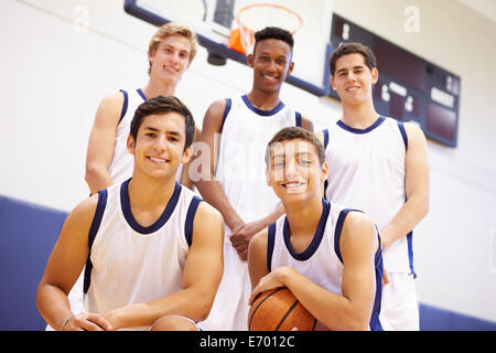 Membri del maschio della High School della squadra di basket Foto Stock