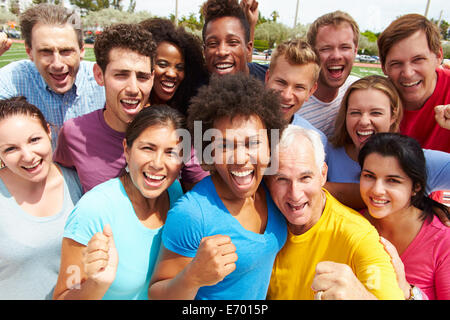 Outdoor ritratto della folla Multi-Ethnic Foto Stock