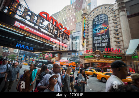 L'AMC 25 teatri e il Regal Cinemas in Times Square a New York sono visto il Sabato, 30 agosto 2014. Foto Stock