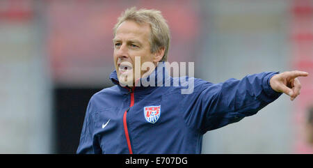 Praga, Repubblica Ceca. Il 2 settembre, 2014. Noi del team nazionali di treni prima del calcio amichevole Repubblica Ceca vs USA il 2 settembre 2014 a Praga, Repubblica Ceca. Nella foto coach Juergen Klinsmann. (CTK foto/Michal Dolezal/Alamy Live News) Foto Stock