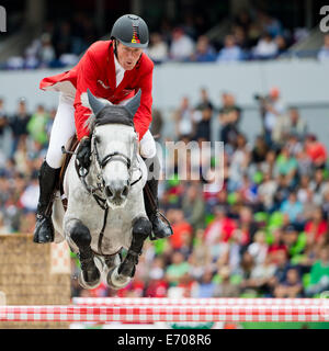 Caen, Francia. 02Sep, 2014. Rider Ludger Beerbaum della Germania a cavallo "Chiara 222' compete in Show Jumping concorrenza durante il World Equestrian Games 2014 a Caen, Francia, 02 settembre 2014. Foto: Rolf Vennenbernd/dpa/Alamy Live News Foto Stock