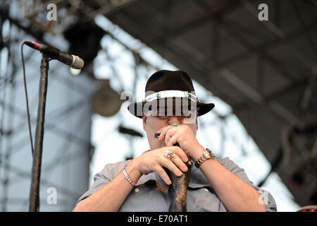 Virginia Beach, Virginia, Stati Uniti d'America. Il 30 agosto, 2014. JOHN POPPER di 'Blues Travler' esegue in Virginia Beach durante l'American Music Festival. © Jeff Moore/ZUMA filo/ZUMAPRESS.com/Alamy Live News Foto Stock