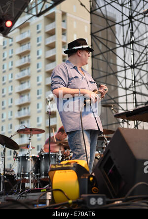 Virginia Beach, Virginia, Stati Uniti d'America. Il 30 agosto, 2014. JOHN POPPER di 'Blues Travler' esegue in Virginia Beach durante l'American Music Festival. © Jeff Moore/ZUMA filo/ZUMAPRESS.com/Alamy Live News Foto Stock