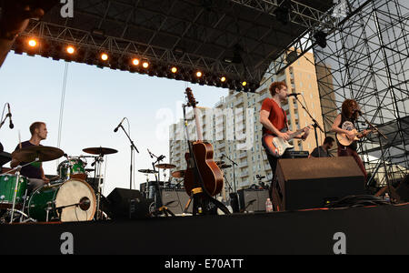 Virginia Beach, Virginia, Stati Uniti d'America. Il 30 agosto, 2014. 'Striking corrisponda all' esegue in Virginia Beach durante l'American Music Festival. © Jeff Moore/ZUMA filo/ZUMAPRESS.com/Alamy Live News Foto Stock