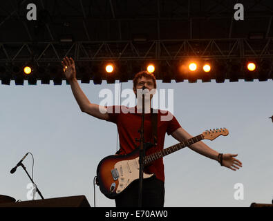 Virginia Beach, Virginia, Stati Uniti d'America. Il 30 agosto, 2014. 'Striking corrisponda all' esegue in Virginia Beach durante l'American Music Festival. © Jeff Moore/ZUMA filo/ZUMAPRESS.com/Alamy Live News Foto Stock