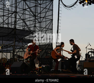 Virginia Beach, Virginia, Stati Uniti d'America. Il 30 agosto, 2014. 'Striking corrisponda all' esegue in Virginia Beach durante l'American Music Festival. © Jeff Moore/ZUMA filo/ZUMAPRESS.com/Alamy Live News Foto Stock